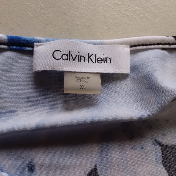 ~~ON HOLD ~~ Calvin Klein Floral Short Sleeve Top - Picture 6 of 6